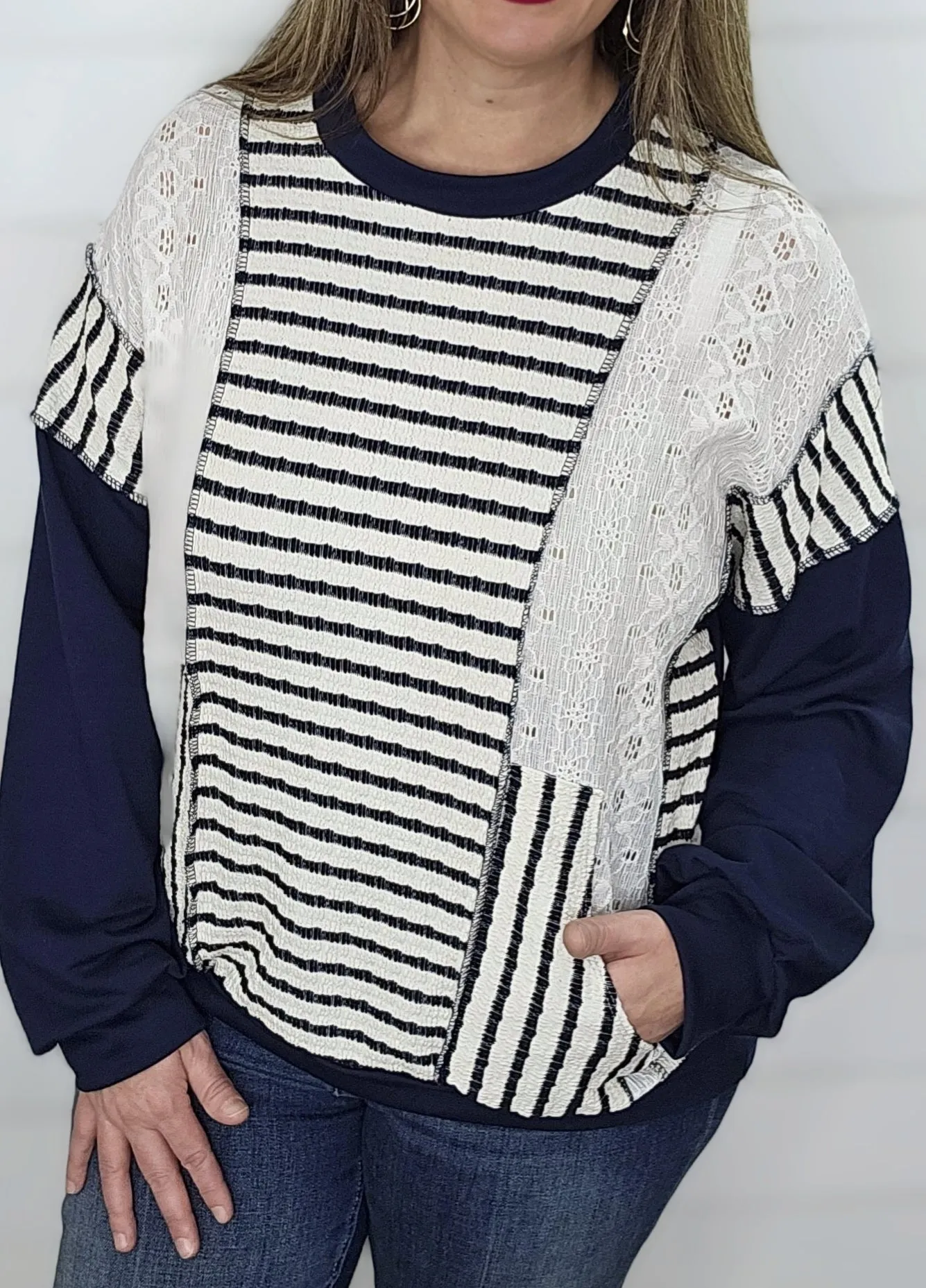 NAVY CONTRAST STRIPED COLORBLOCK LACE PULLOVER