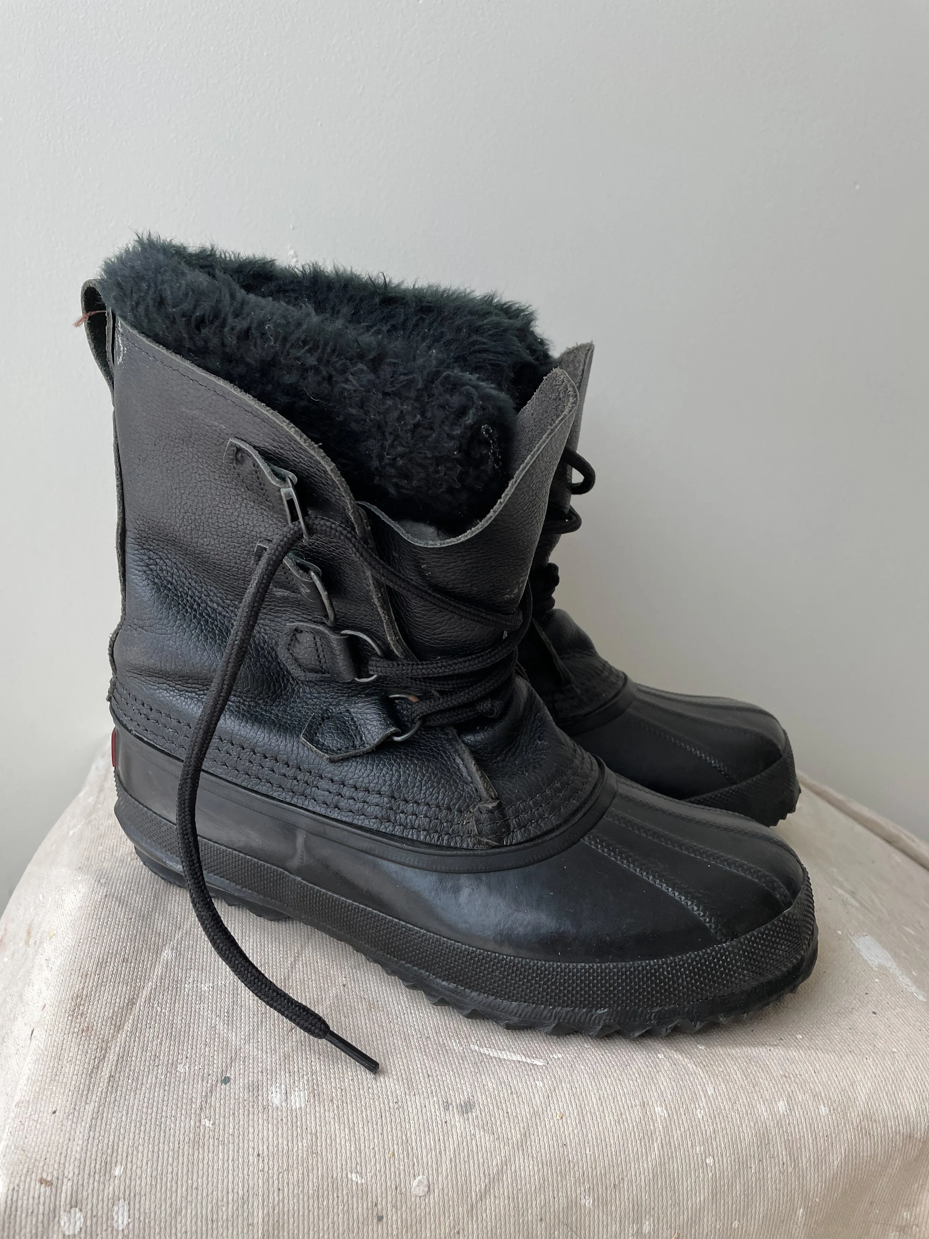SOREL WINTER BOOTS—BLACK [8W]