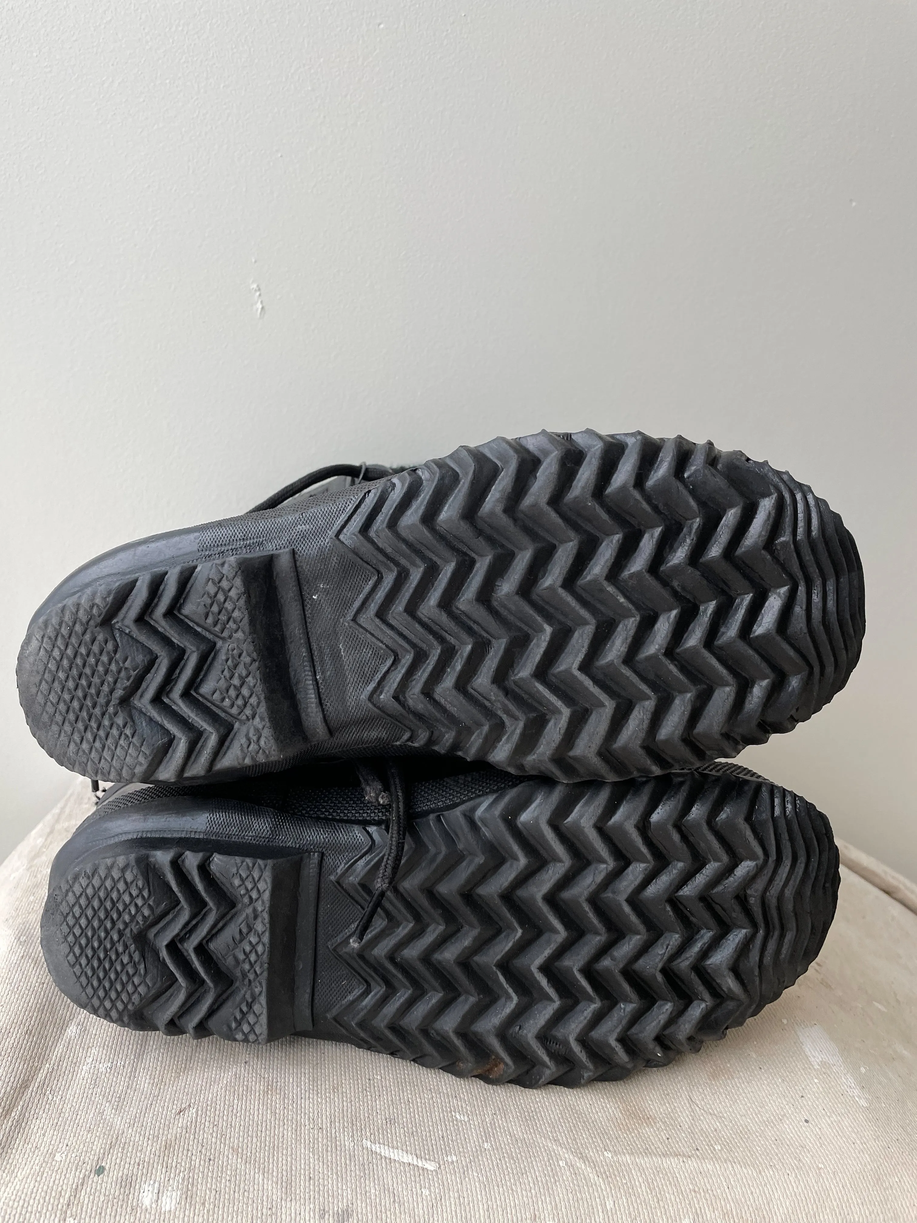 SOREL WINTER BOOTS—BLACK [8W]
