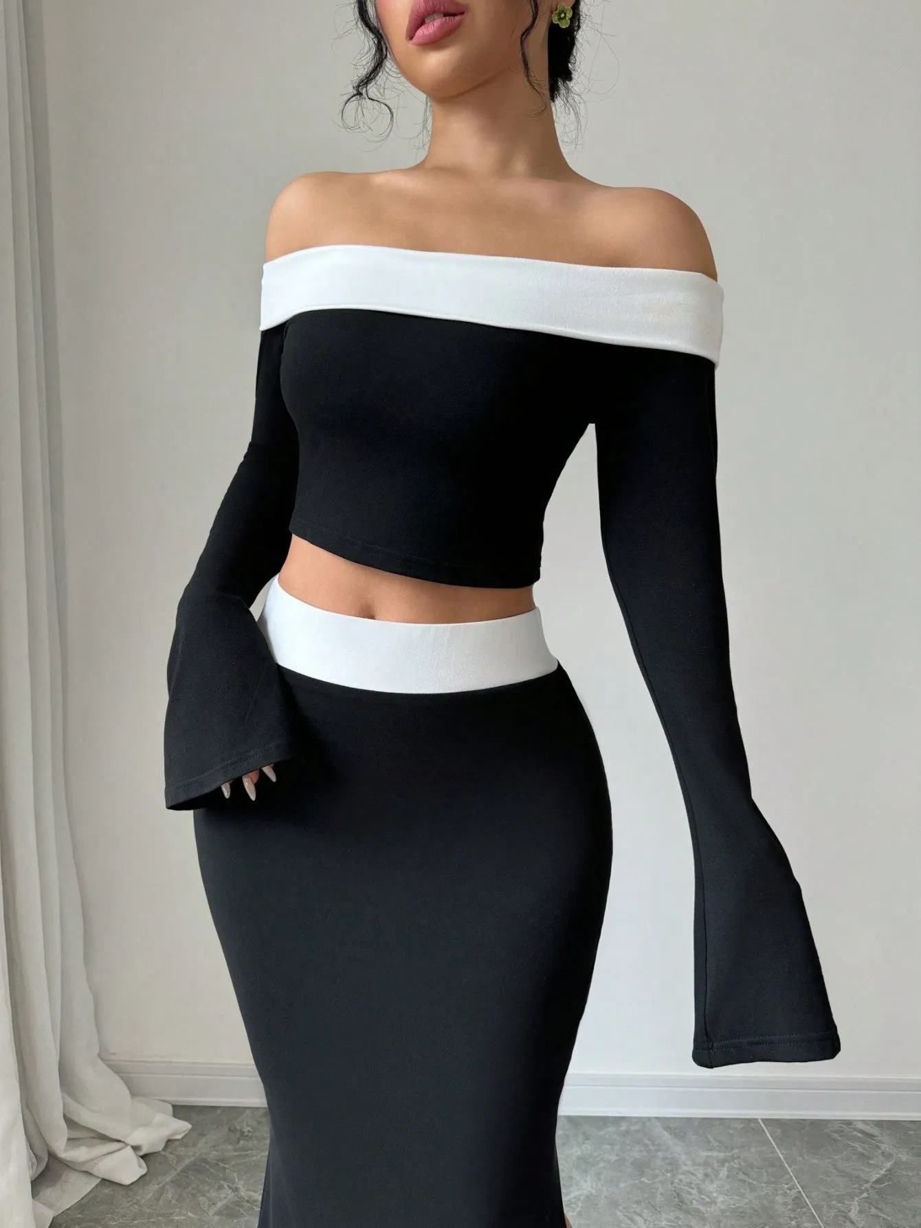 Spring/Summer Elegant Color Block Off Shoulder Cropped T-Shirt   Side Slit Fish Tail Skirt Outfit Set
