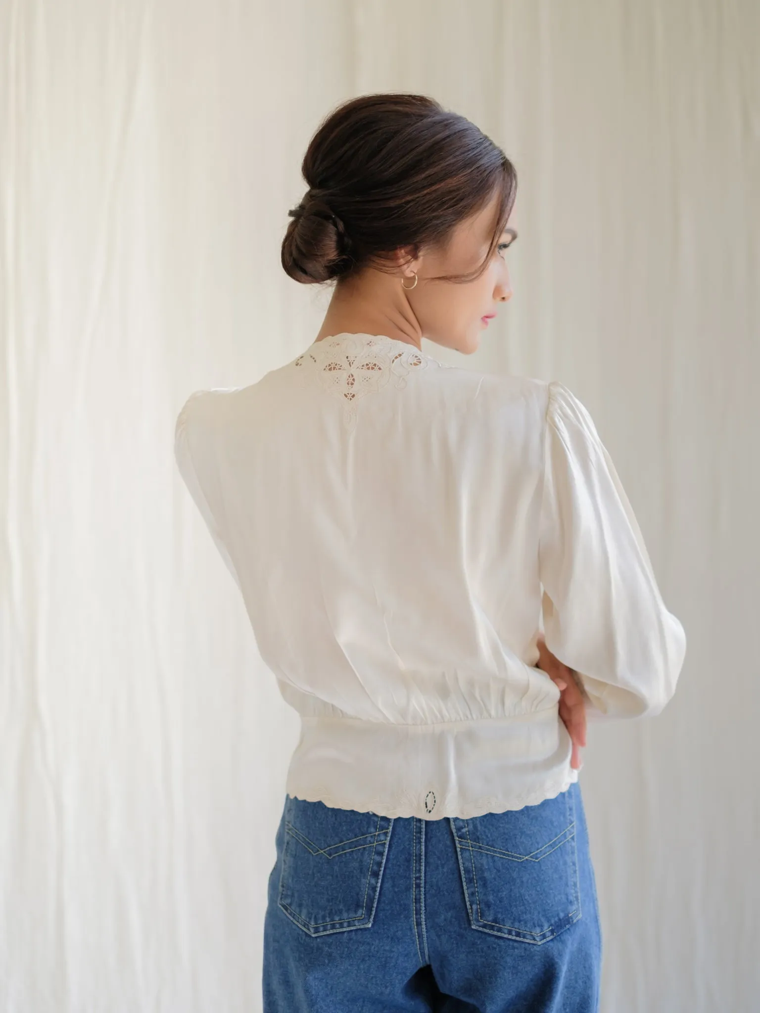 Vintage Scallop Neck Floral Embroidery White Blouse